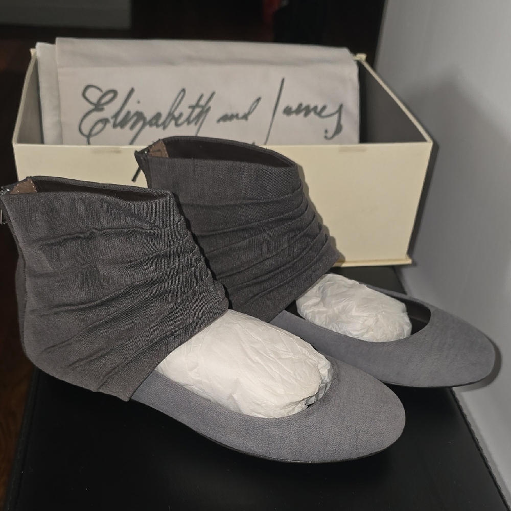 NEW Elizabeth and James Gray Ruched Flats in Box includes Duster Bag